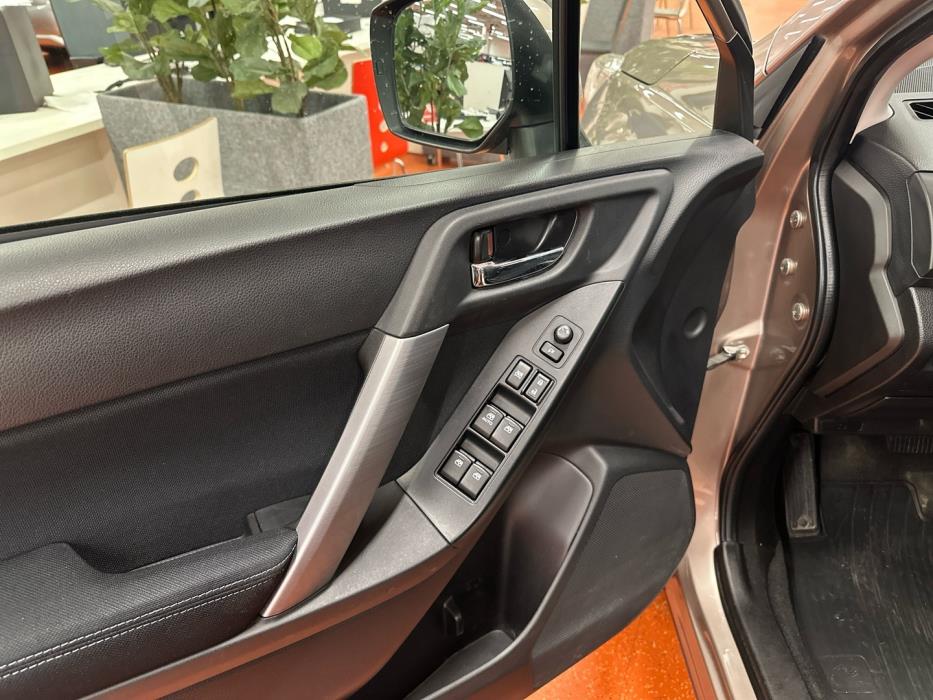 SUBARU Forester 2014