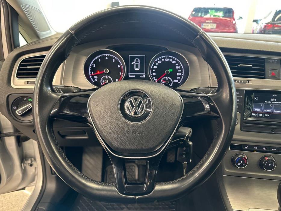 VOLKSWAGEN Golf 2015
