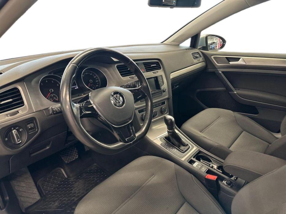 VOLKSWAGEN Golf 2015