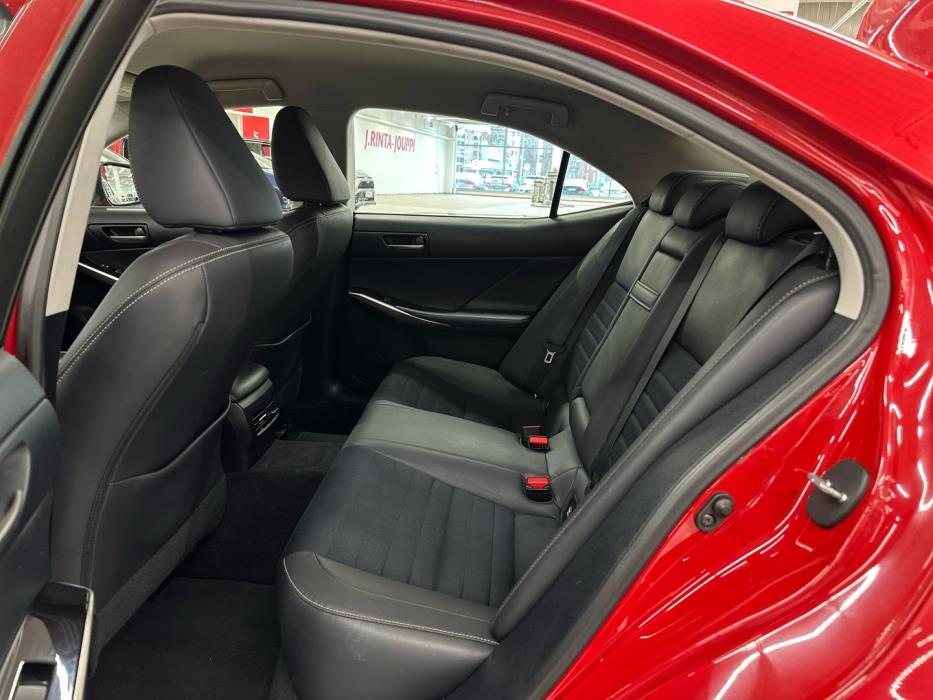 LEXUS IS 2018