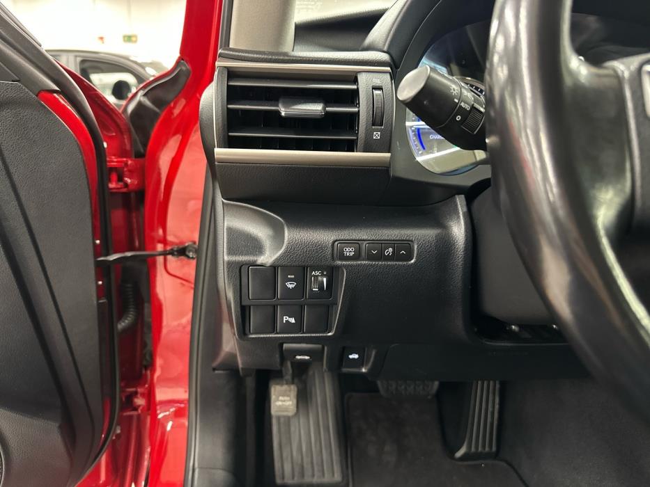 LEXUS IS 2018