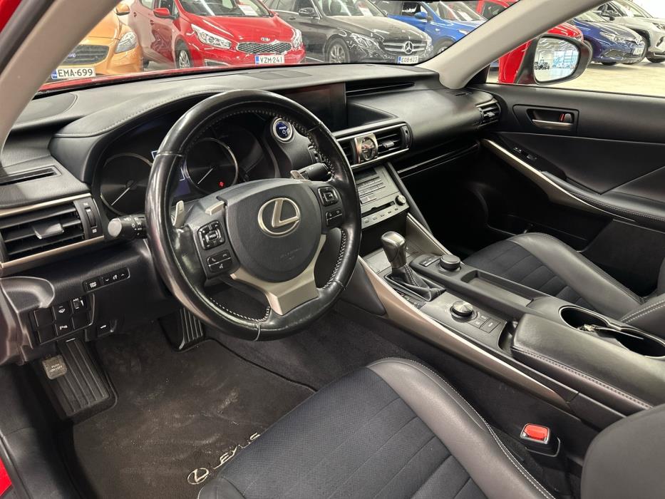 LEXUS IS 2018