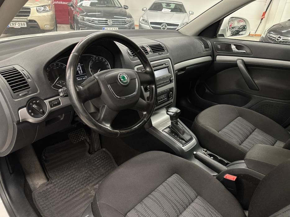 SKODA Octavia 2012