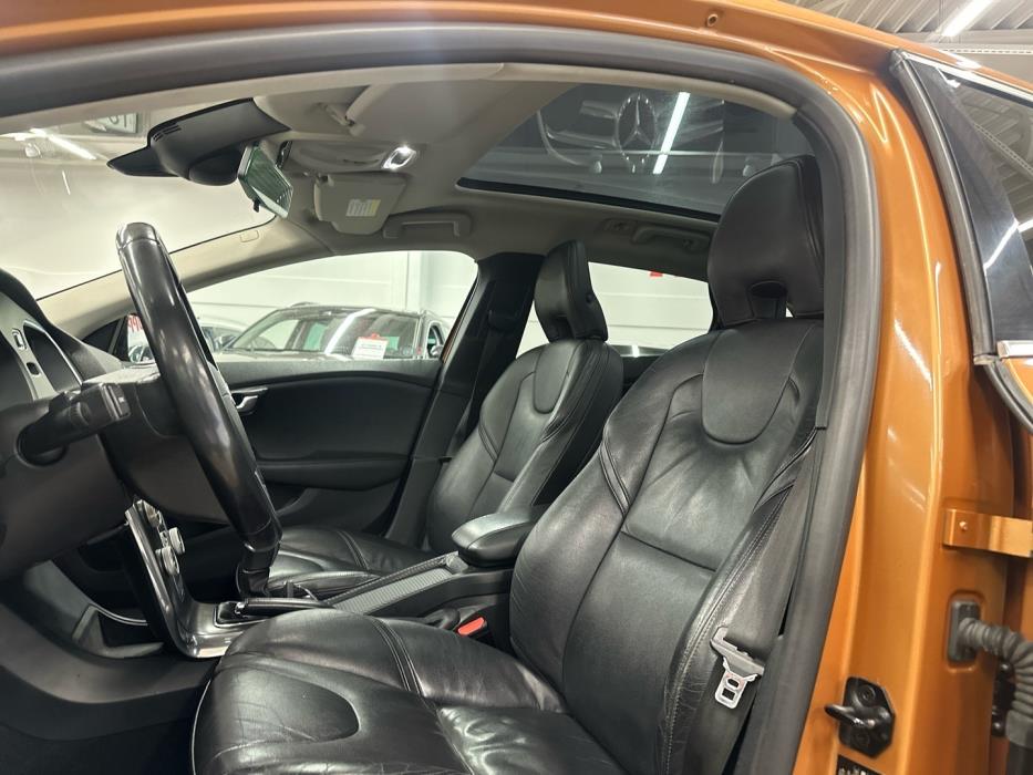 VOLVO V40 2012