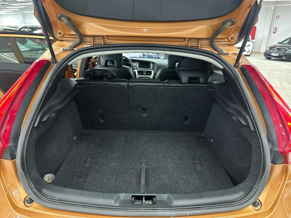 VOLVO V40 2012