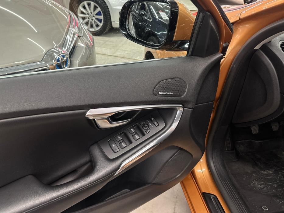 VOLVO V40 2012