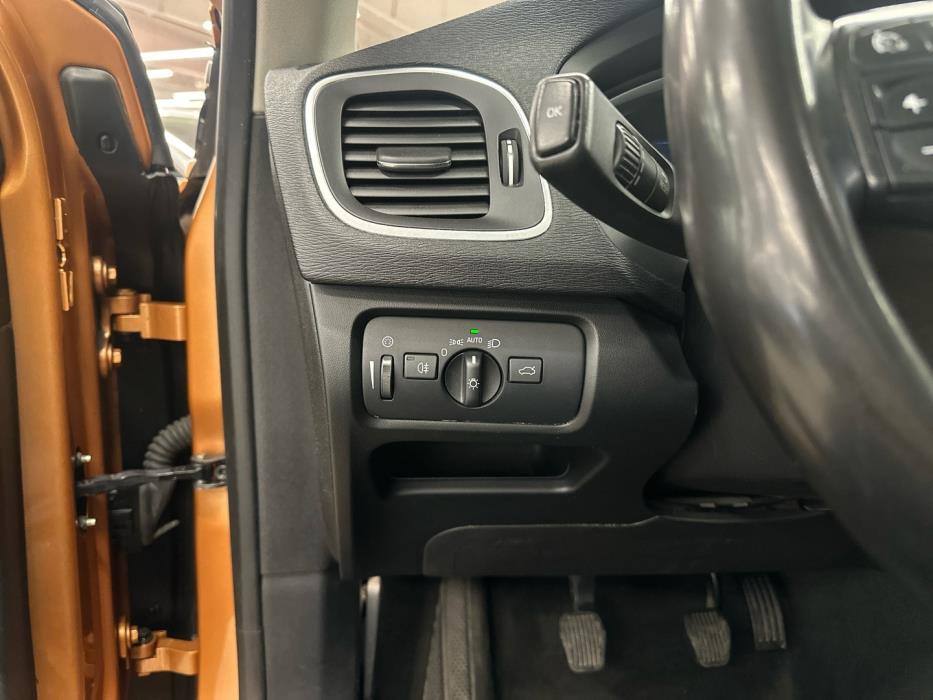 VOLVO V40 2012