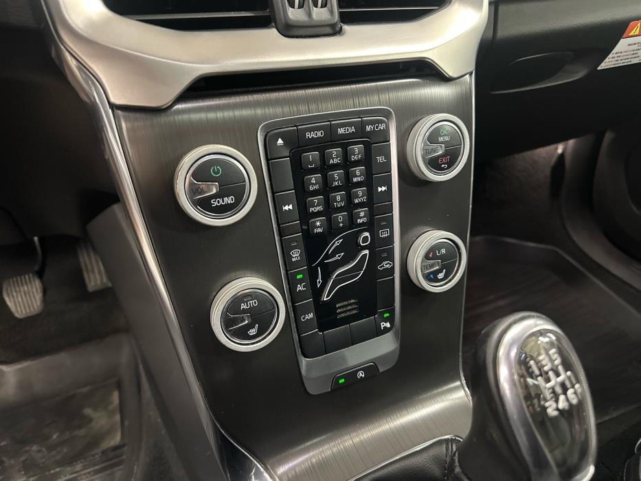 VOLVO V40 2012