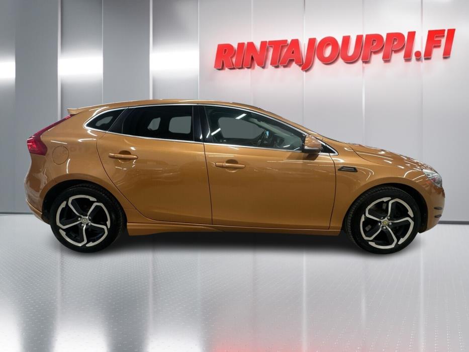 VOLVO V40 2012