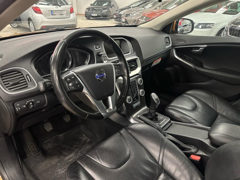 VOLVO V40 2012