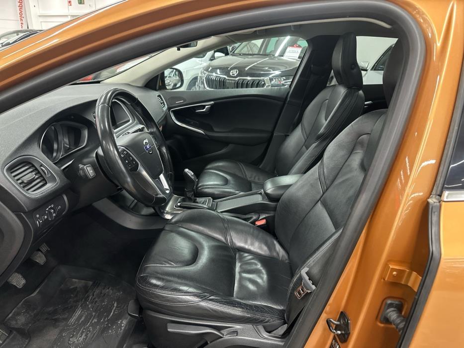 VOLVO V40 2012
