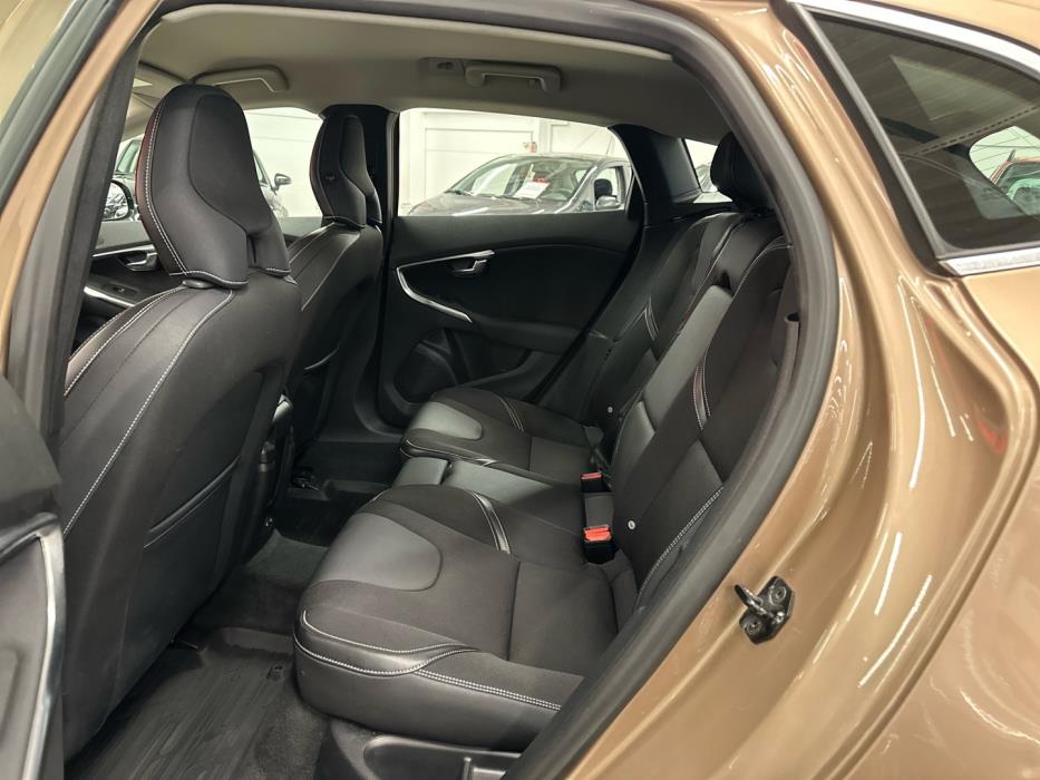 VOLVO V40 2012