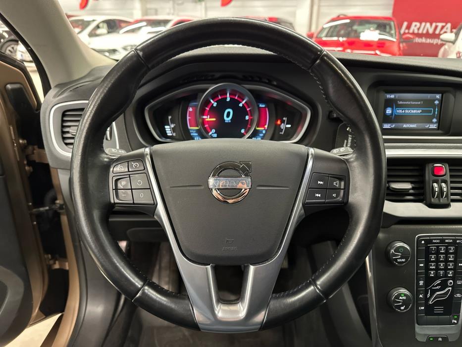VOLVO V40 2012