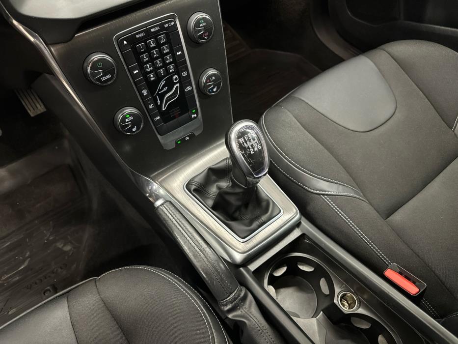VOLVO V40 2012