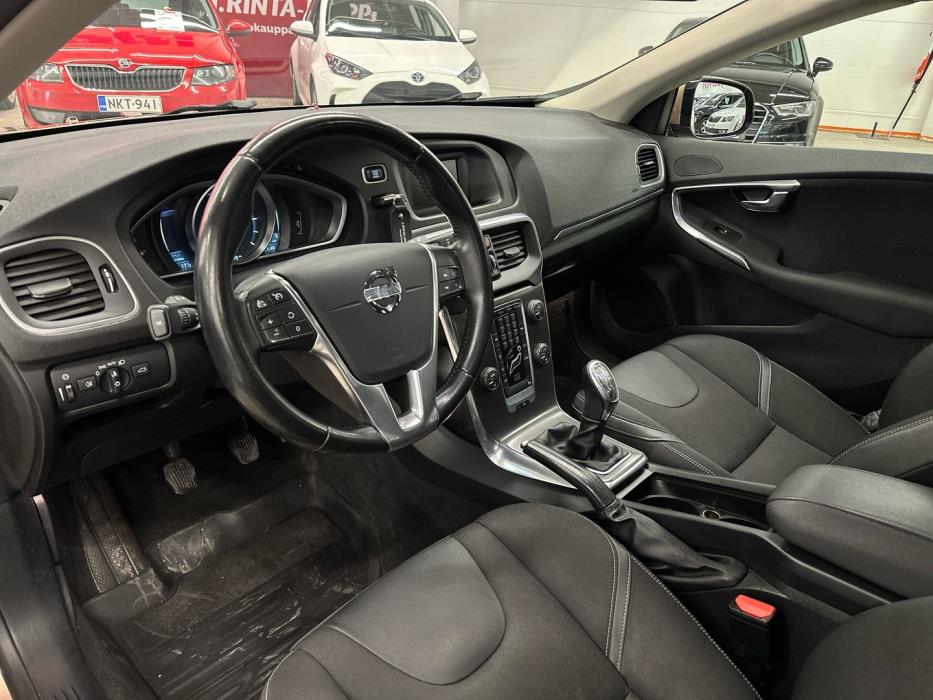 VOLVO V40 2012