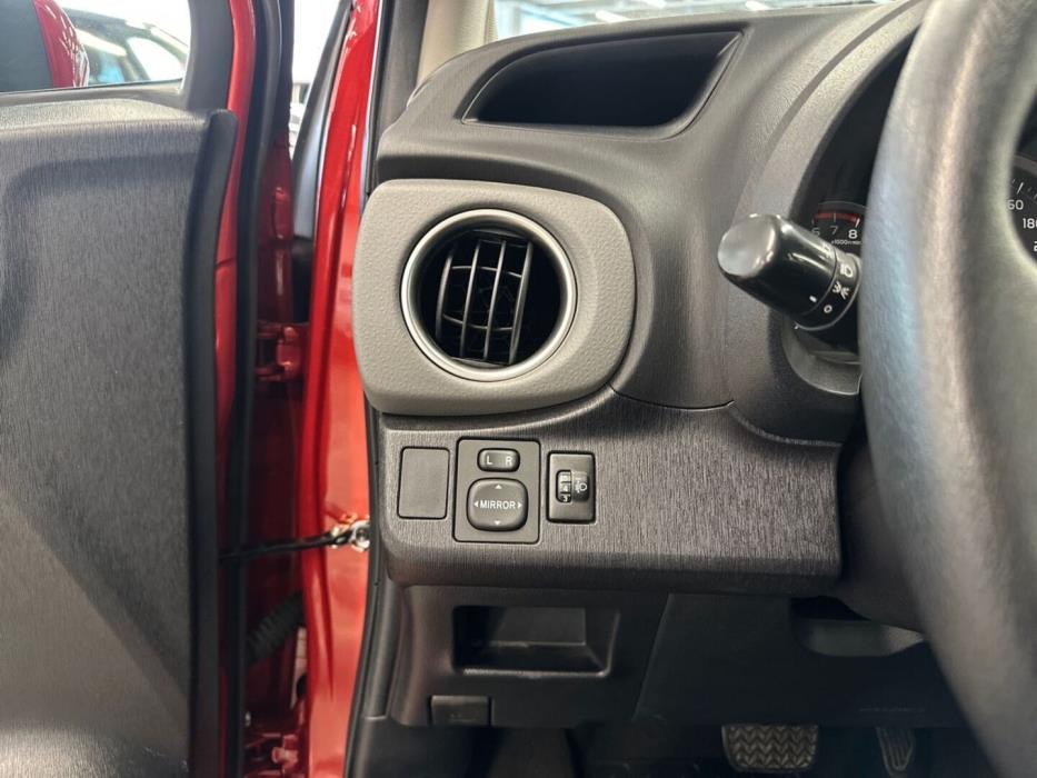 TOYOTA Yaris 2014