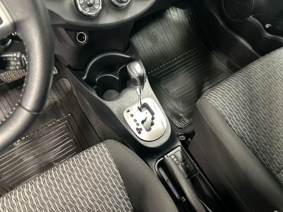 TOYOTA Yaris 2014