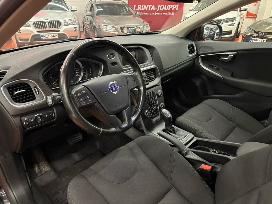 VOLVO V40 2015