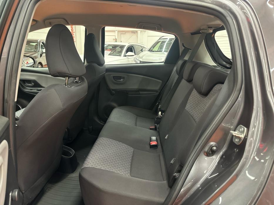 TOYOTA Yaris 2015