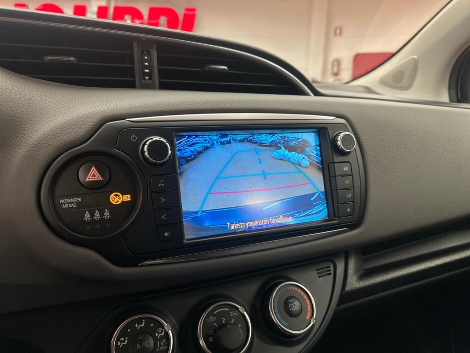 TOYOTA Yaris 2015