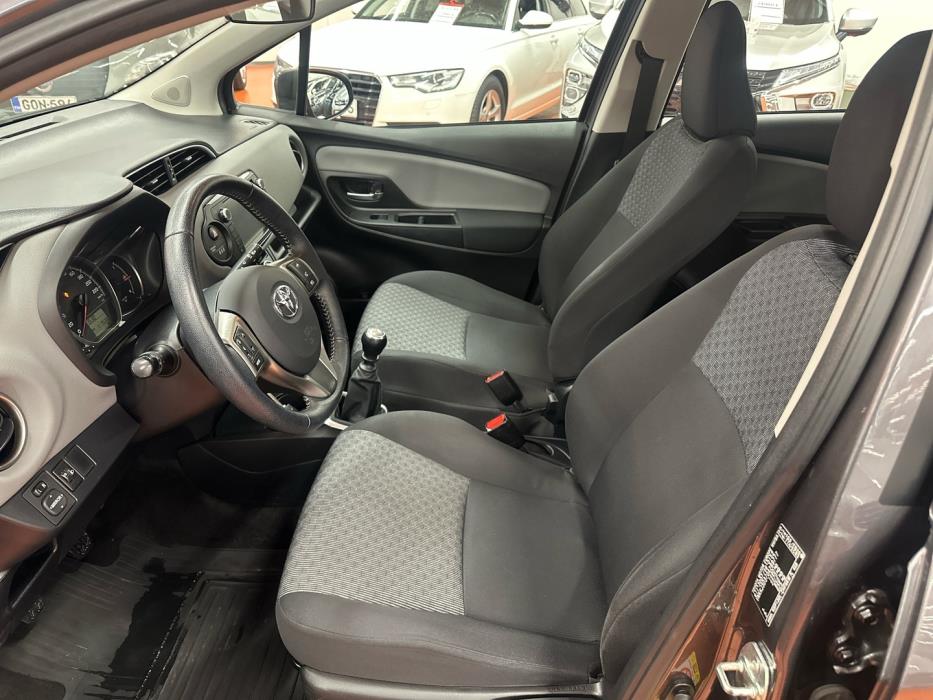 TOYOTA Yaris 2015