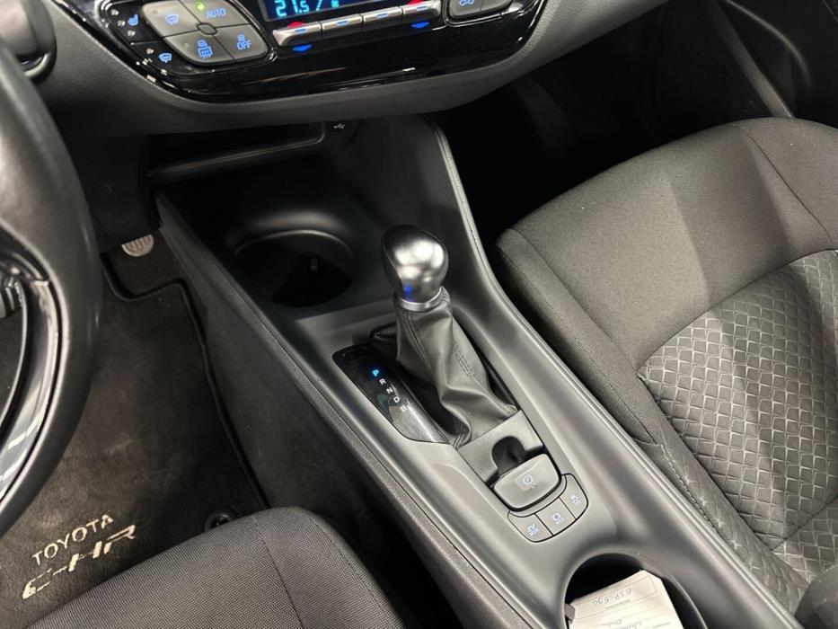 TOYOTA C-HR 2021