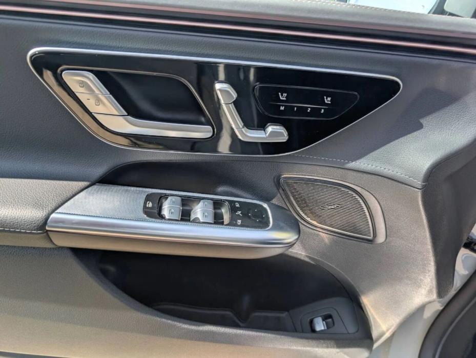 MERCEDES-BENZ EQE 2023