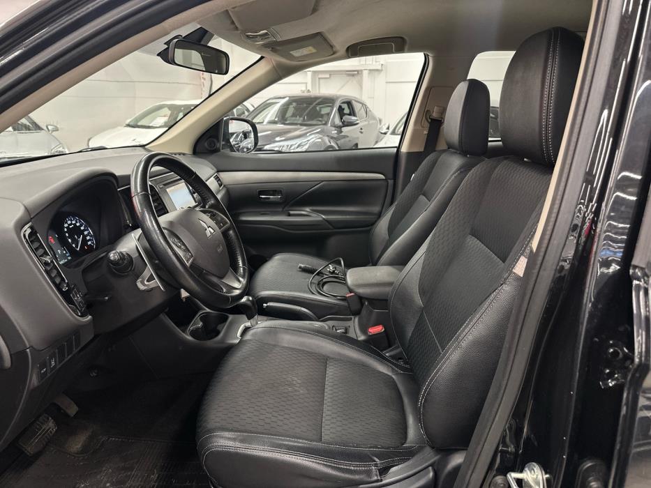 MITSUBISHI Outlander 2015