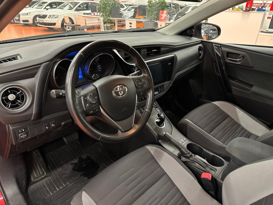 TOYOTA Auris 2016