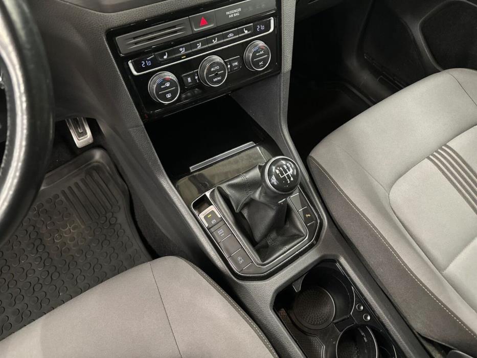 VOLKSWAGEN Golf Sportsvan 2016