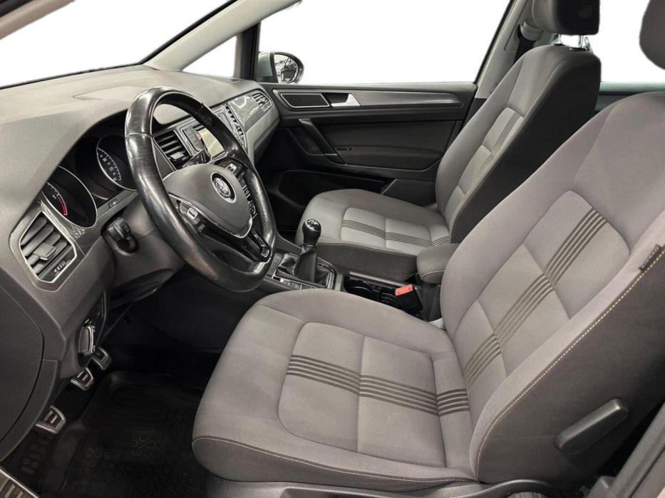 VOLKSWAGEN Golf Sportsvan 2016