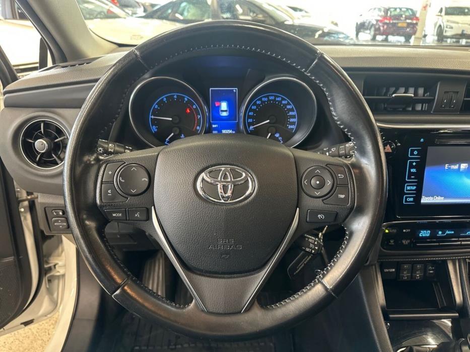 TOYOTA Auris 2017