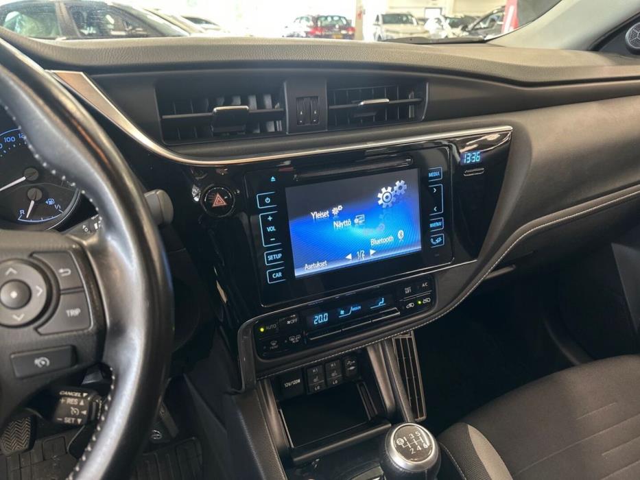 TOYOTA Auris 2017