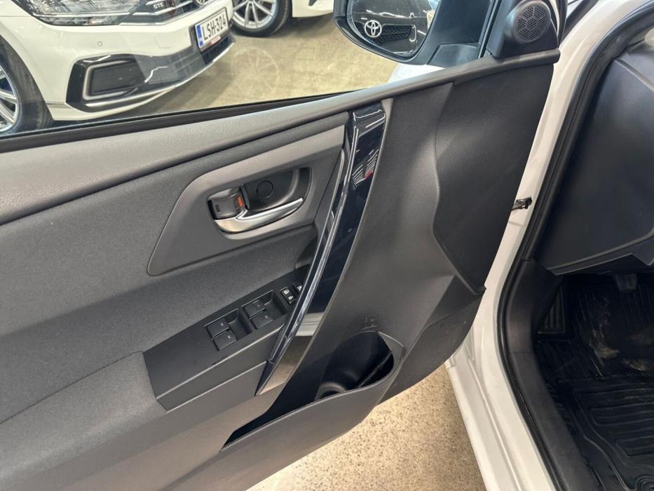TOYOTA Auris 2017