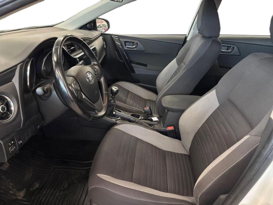 TOYOTA Auris 2017