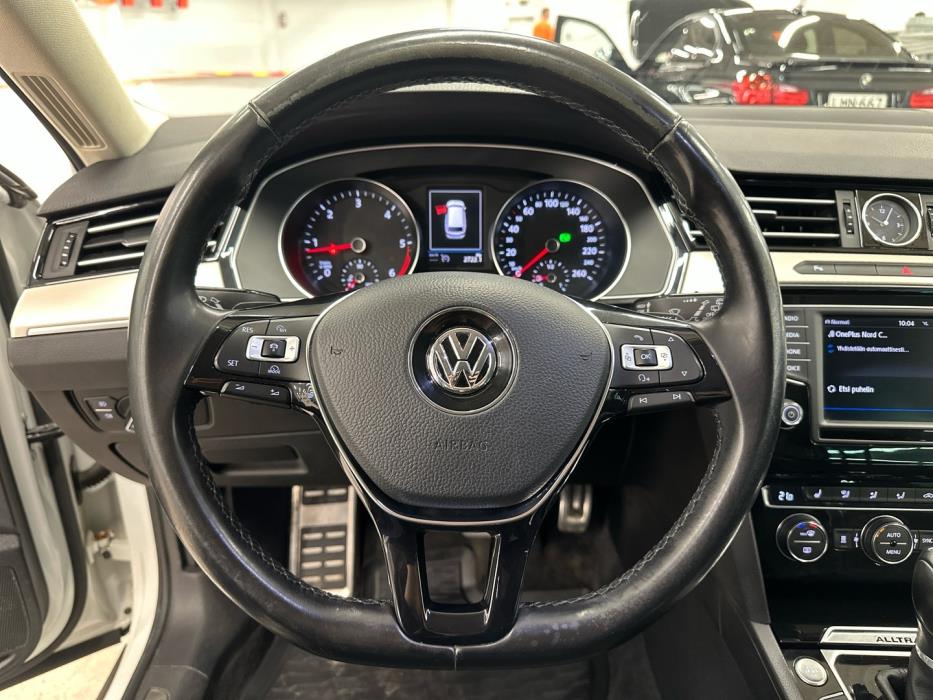 VOLKSWAGEN Passat 2016