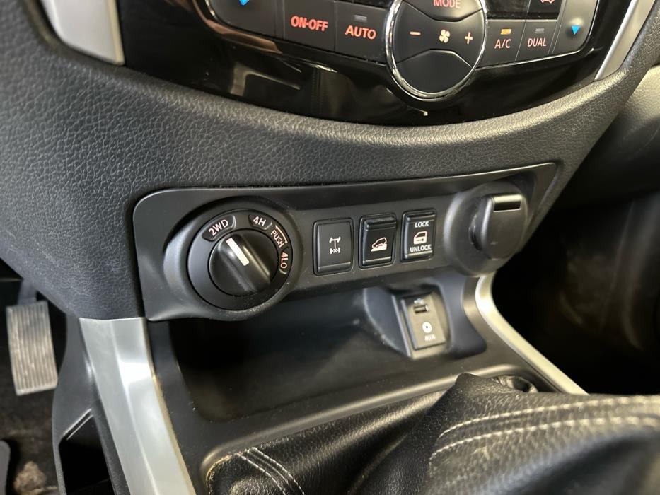 NISSAN Navara 2017