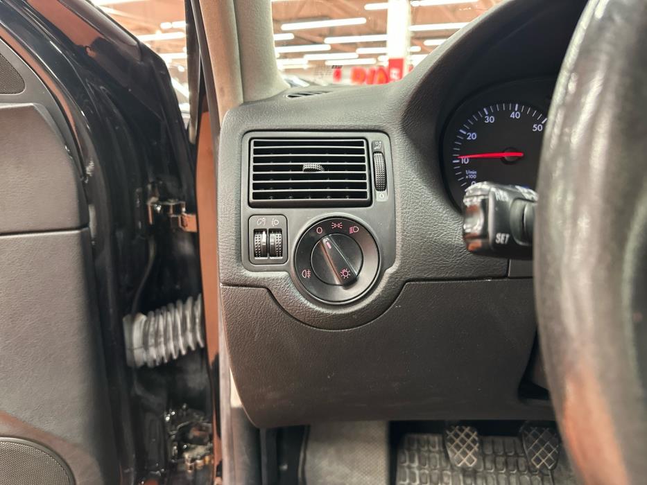 VOLKSWAGEN GOLF 2001