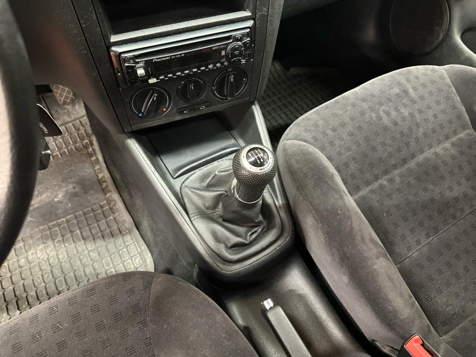 VOLKSWAGEN GOLF 2001