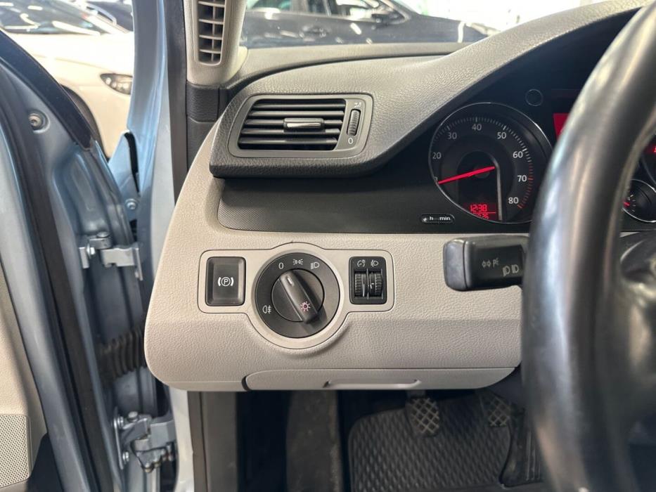 VOLKSWAGEN Passat 2005