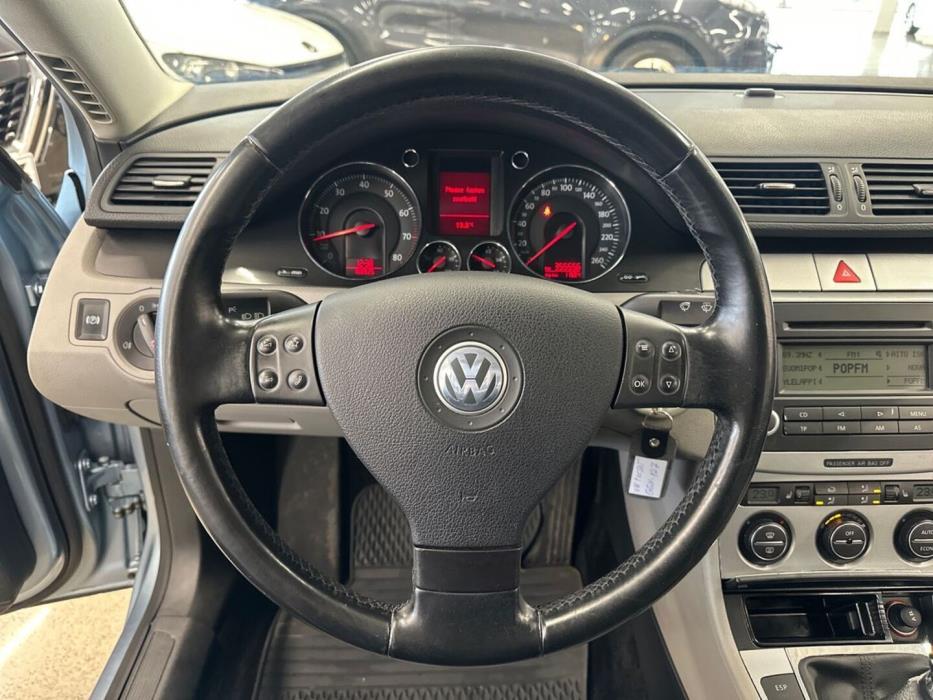 VOLKSWAGEN Passat 2005