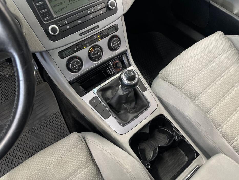 VOLKSWAGEN Passat 2005