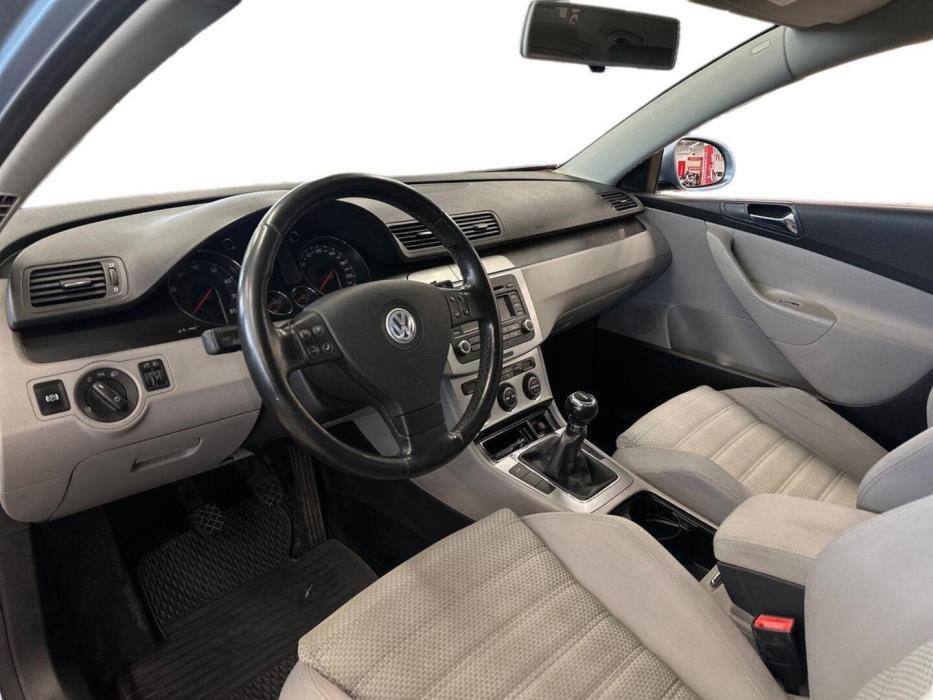 VOLKSWAGEN Passat 2005