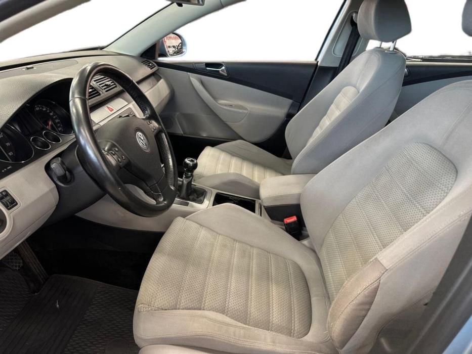 VOLKSWAGEN Passat 2005
