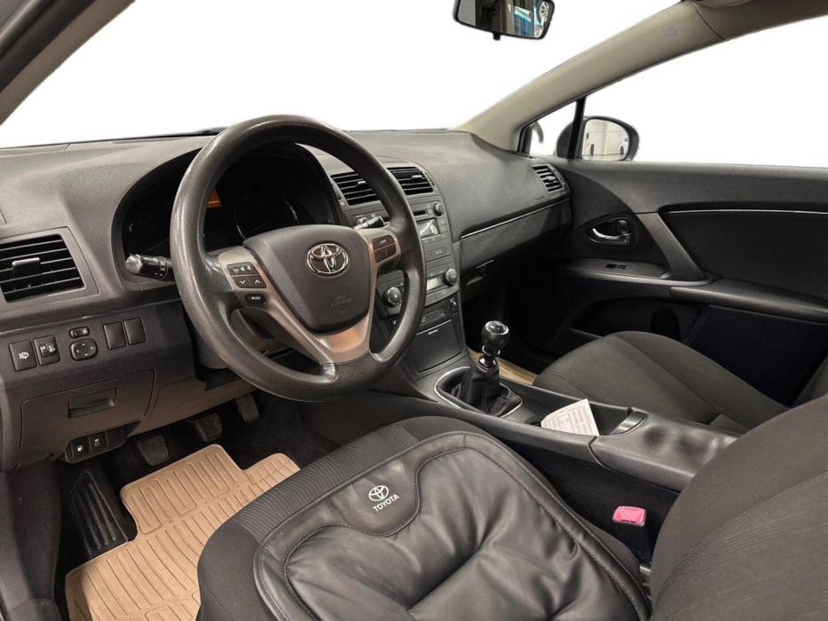 TOYOTA Avensis 2010