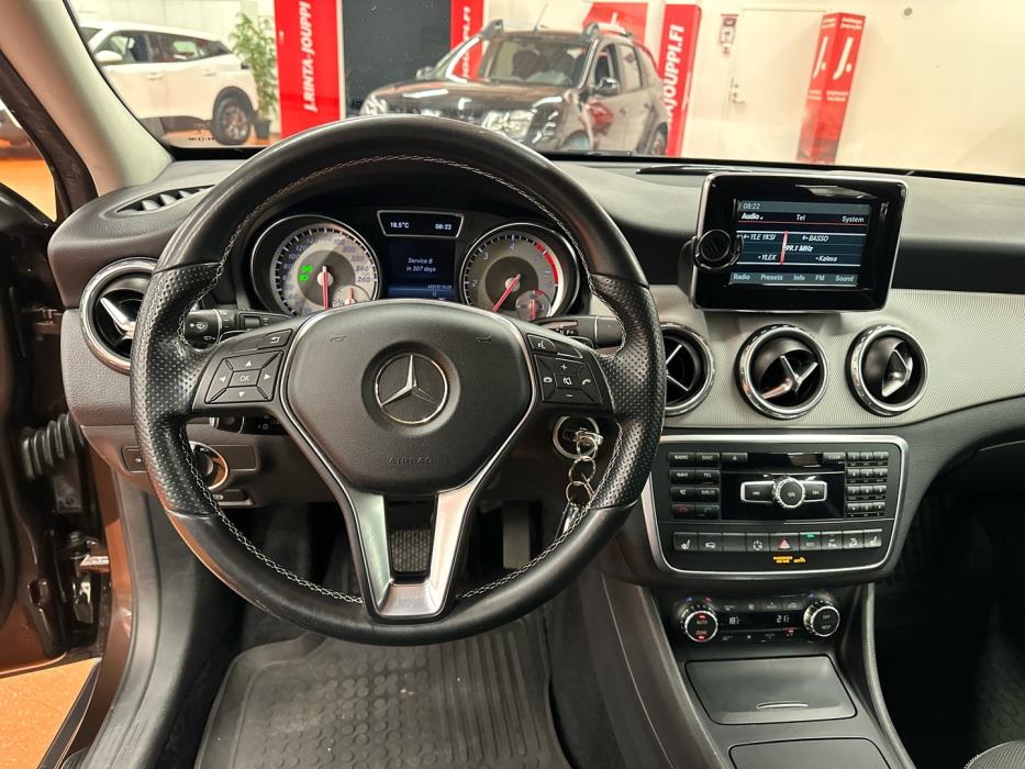 MERCEDES-BENZ GLA 2014