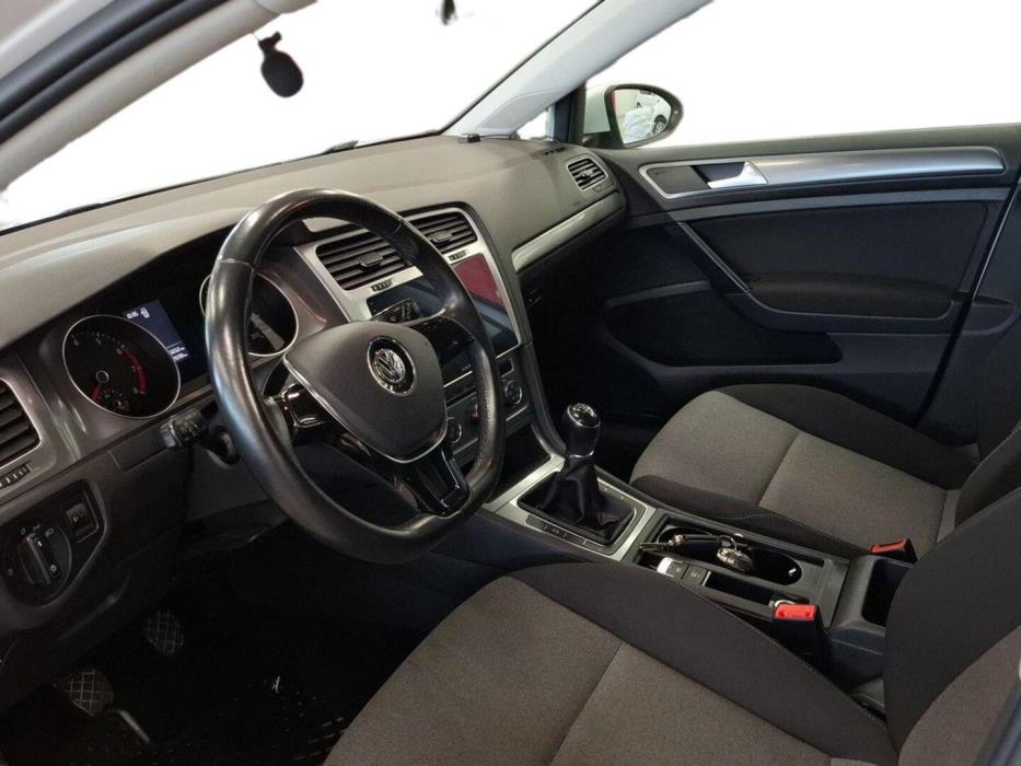 VOLKSWAGEN Golf 2015