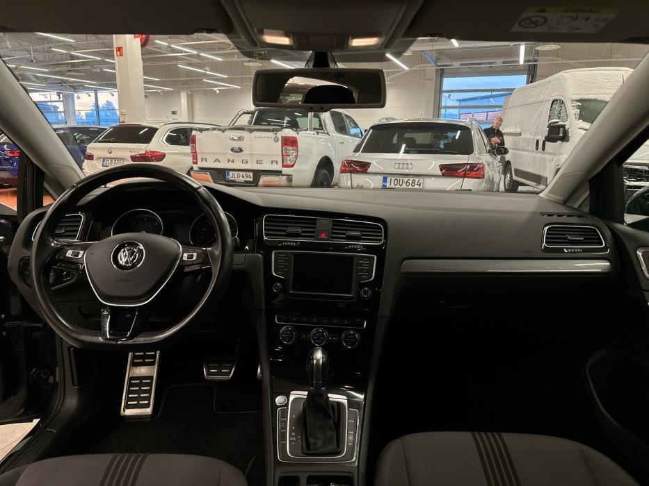 VOLKSWAGEN Golf 2016