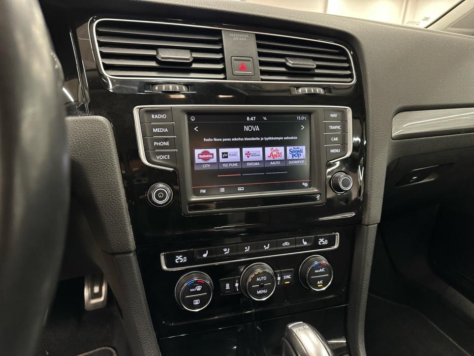 VOLKSWAGEN Golf 2016