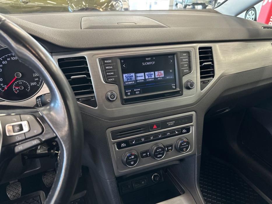VOLKSWAGEN Golf Sportsvan 2016